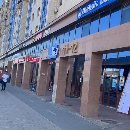 Уютная Квартира С Террасой В Сердце Столицы Apartment Taldykol Ngoại thất bức ảnh