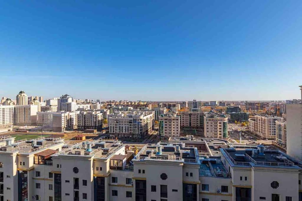 Уютная Квартира С Террасой В Сердце Столицы Apartment Taldykol Ngoại thất bức ảnh
