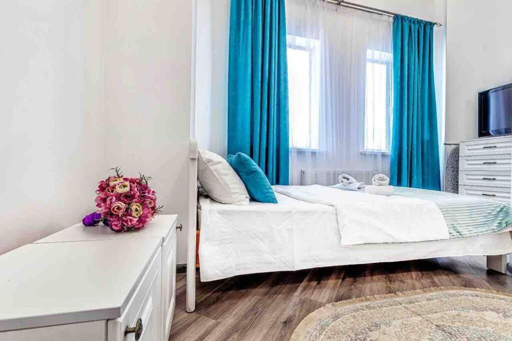 Уютная Квартира С Террасой В Сердце Столицы Apartment Taldykol Ngoại thất bức ảnh