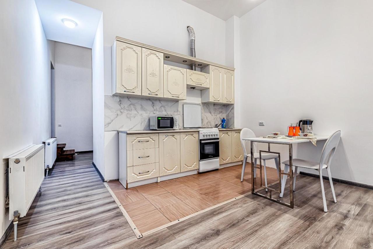 Уютная Квартира С Террасой В Сердце Столицы Apartment Taldykol Ngoại thất bức ảnh