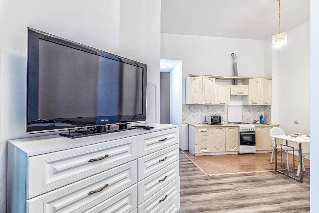 Уютная Квартира С Террасой В Сердце Столицы Apartment Taldykol Ngoại thất bức ảnh