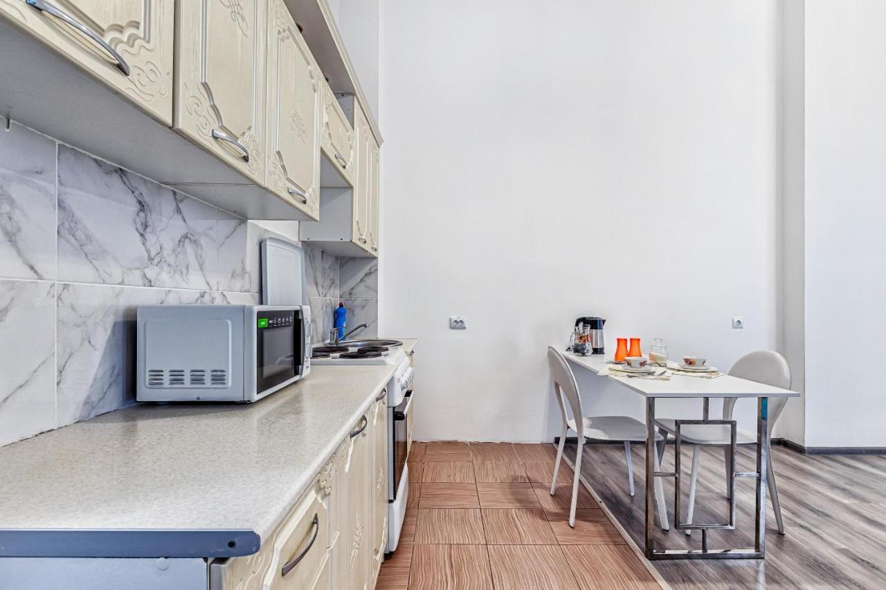 Уютная Квартира С Террасой В Сердце Столицы Apartment Taldykol Ngoại thất bức ảnh
